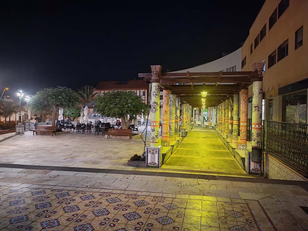 plaza-tazacorte-de-noche